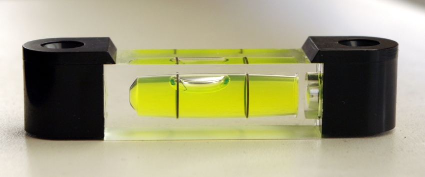 Libela HFO40, s černou plastovou přírubou délka libely 40mm, celková délka 70mm, žluto-zelená